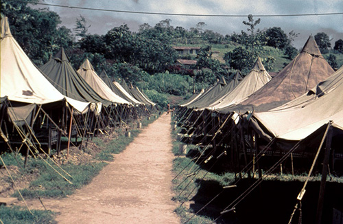 Tenten- (opleidings-) kamp te Manokwari
